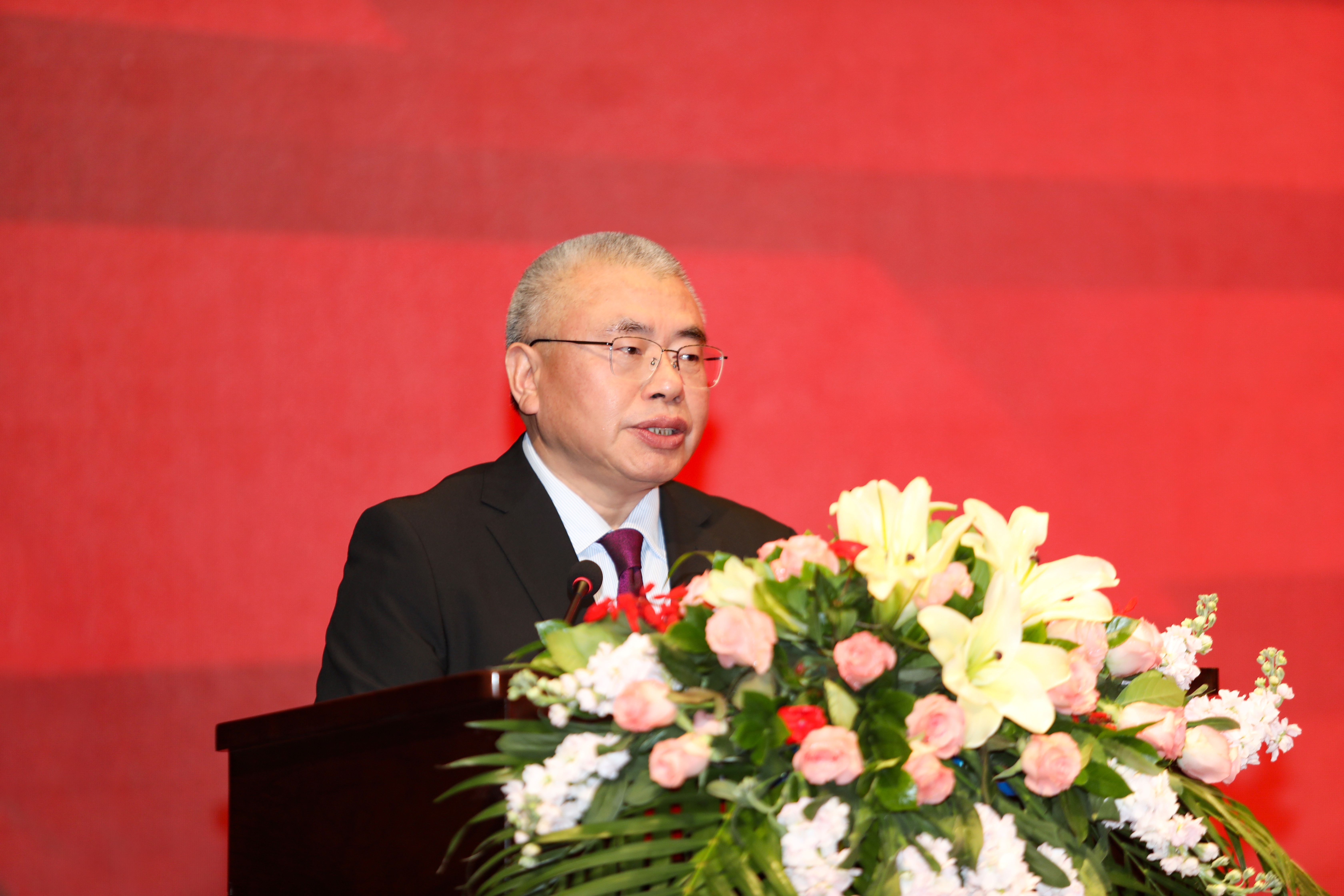 1.集團公司黨委書記、董事長、總經(jīng)理楊安國作大會致辭.JPG